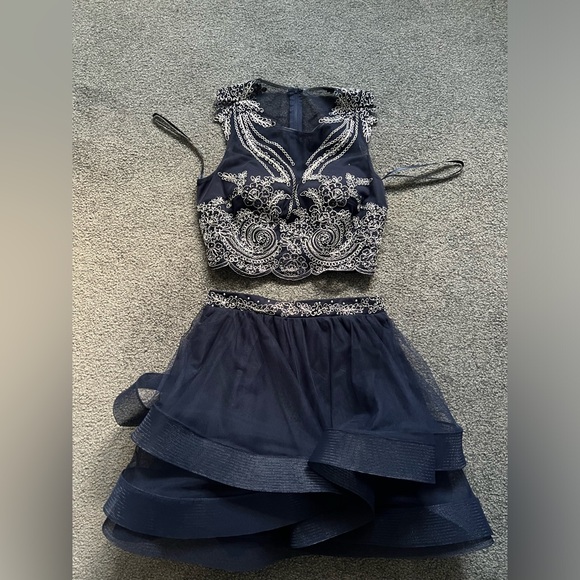 elegant ladies evening dresses LaDivine J883 Long Formal A Line Dress SM-D20114A This ​​floor Size:Small/Medium B by Brooks Brothers